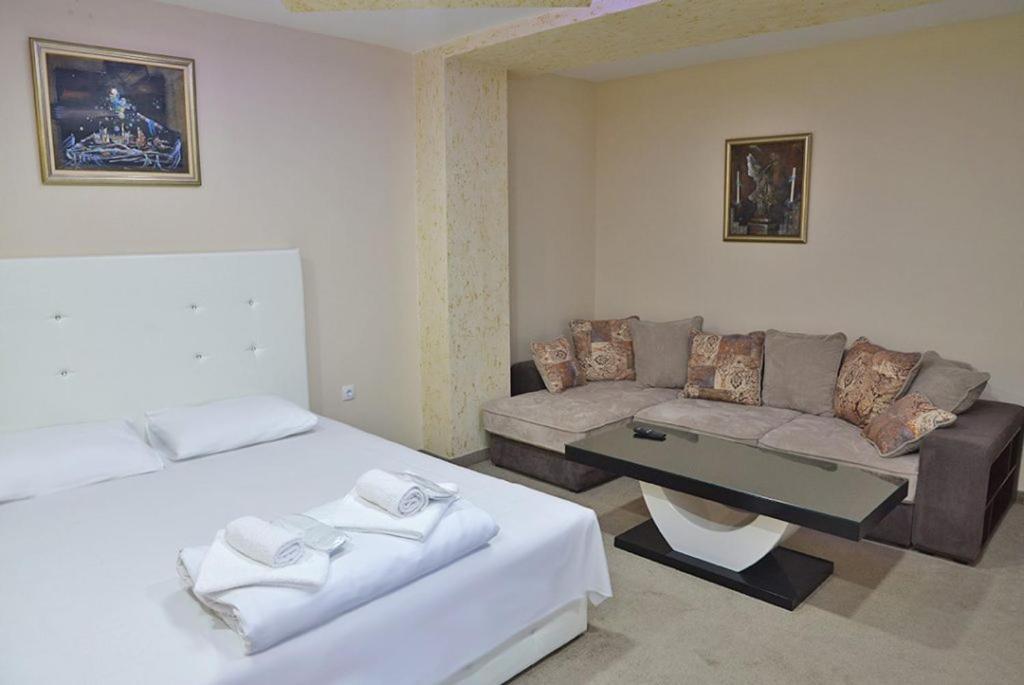 Villa Lunar Lux Kruševac Esterno foto